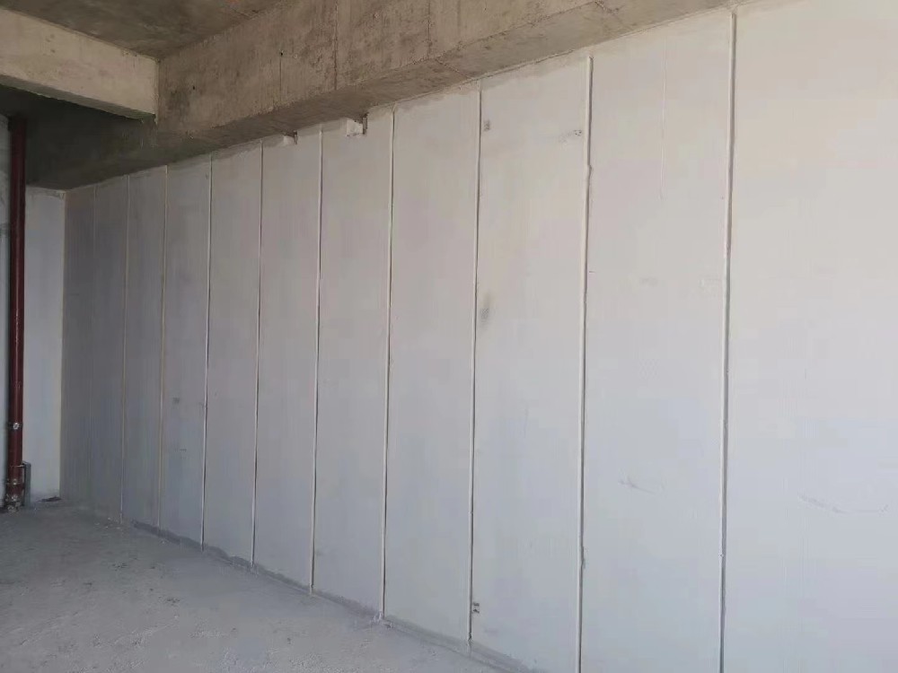 轻质隔墙板会开裂吗？